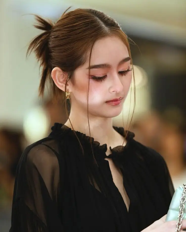 stylish-beautiful-cute-simple-girl-pic stylish-beautiful-cute-simple-girl-pic